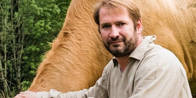 Grünen Regionalsprecher Clemens Stammler fordert menschenwürdige Arbeitsbedingungen und faire Löhne für Erntehelfer.