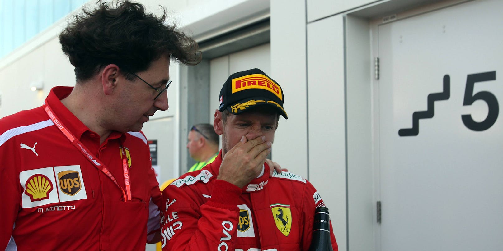 Mattia Binotto und Sebastian Vettel stehen unter Druck.