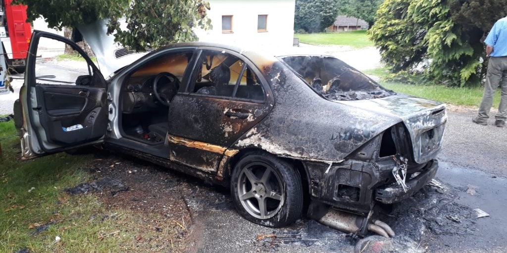 Am Fahrzeug entstand ein Totalschaden (Zeitwert ca 4.500 Euro).