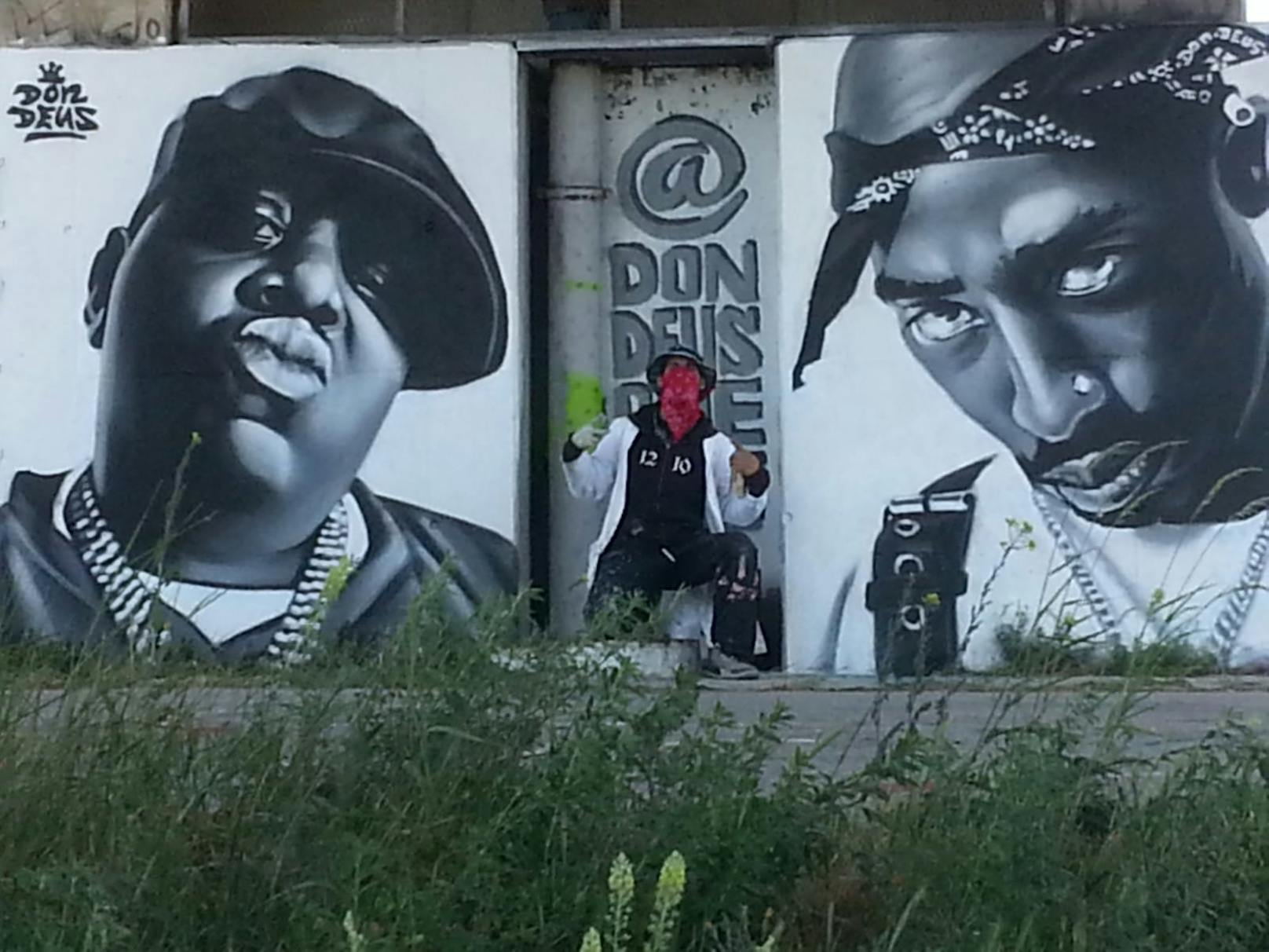 Wiener sprayt verfeindete Rapper-Legenden auf Wand