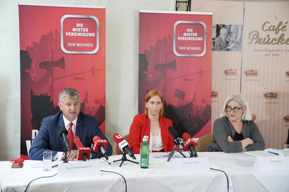 Georg Niedermühlbichler und Elke Hanel-Torsch von der Mietervereinigung, Unternehmerin Patrice Fuchs (v.l.)