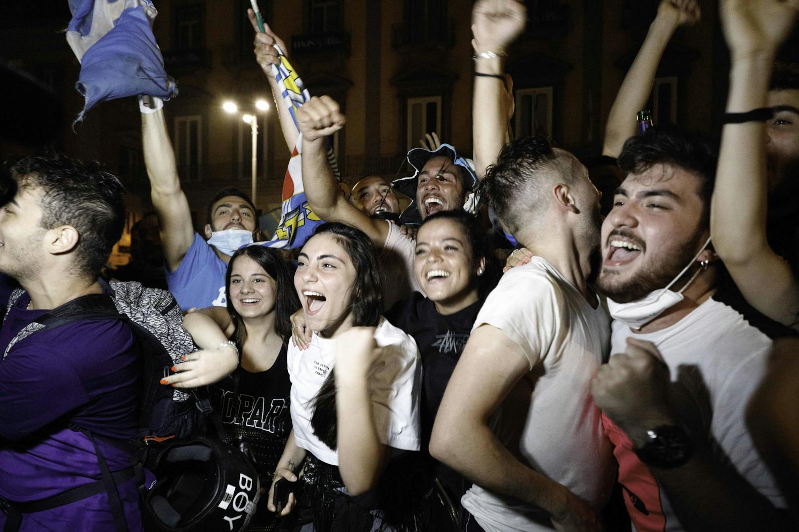 Fans feiern den Cupsieg in Neapel