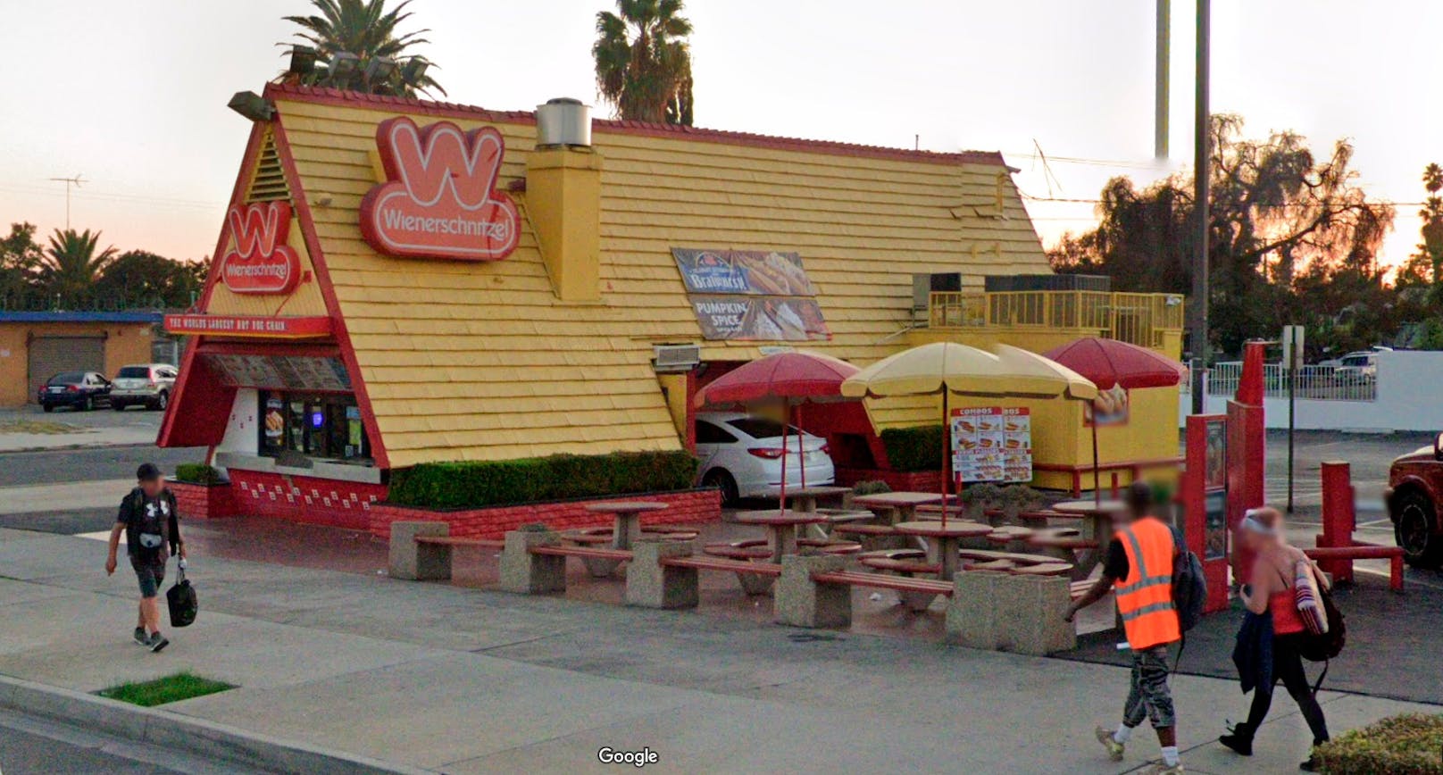 Die verwüstete "Wienerschnitzel"-Filiale in San Bernardino. Archivbild