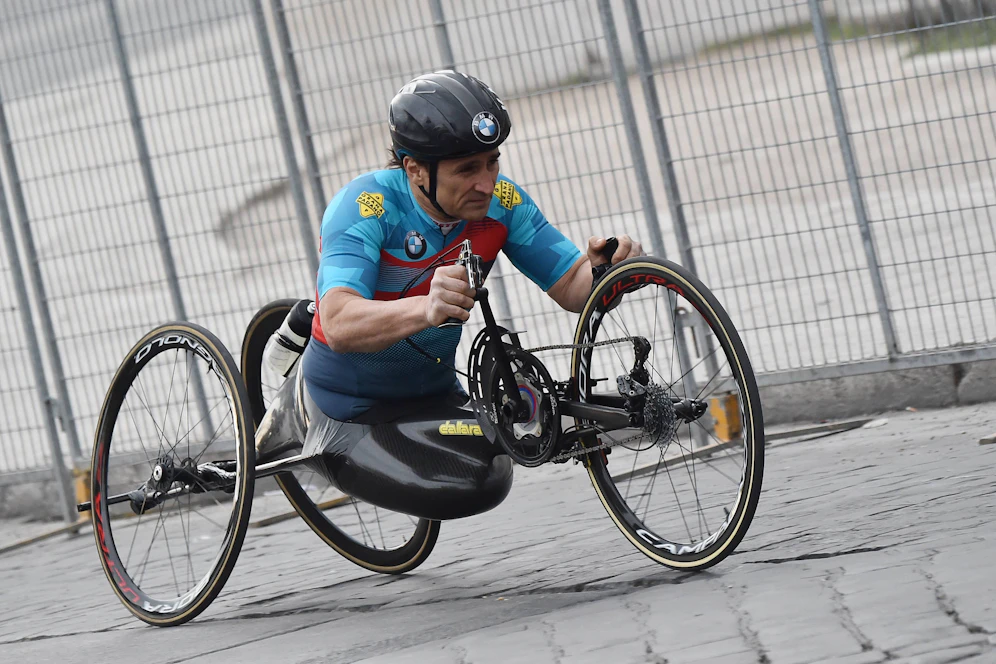 Alex Zanardi ist schwer verunfallt. 