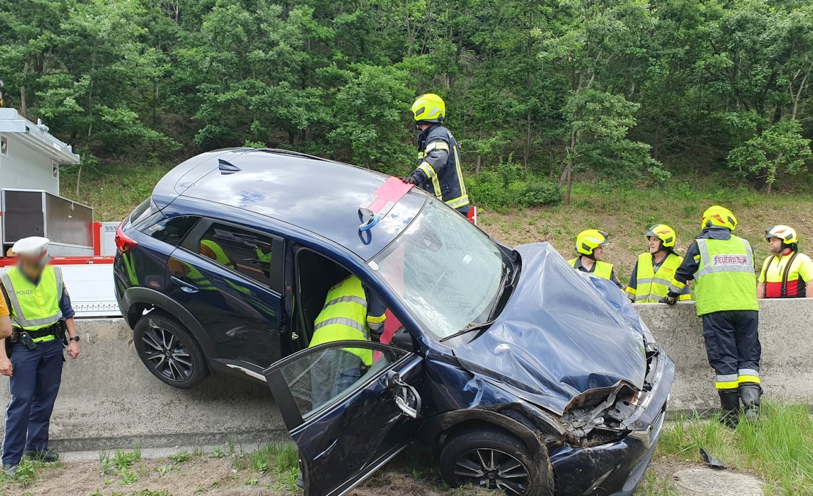Zu einem schweren Verkehrsunfall ist es am Freitag auf der A2 im Baustellenbereich bei Edlitz gekommen.