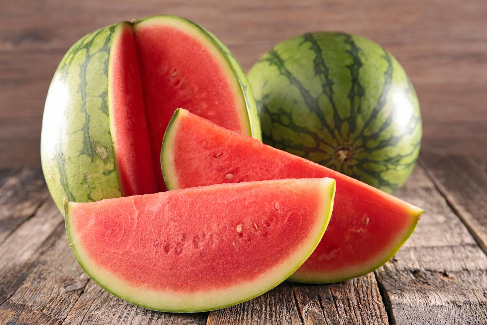 Wassermelonen sind eine gesunde und schmackhafte Erfrischung bei sommerlichen Temperaturen. Beim Kauf sind wir vor die Herausforderung gestellt, ihren Reifegrad zu erahnen.