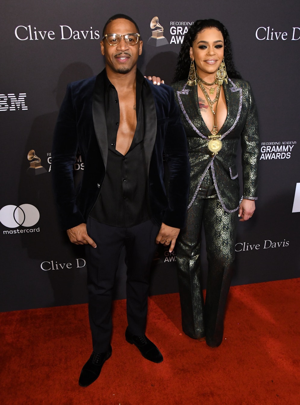 Sängerin <strong>Faith Evans</strong> (re.) wurde nach einer heftigen Auseinandersetzung mit <strong>Stevie J</strong>in Gewahrsam genommen.