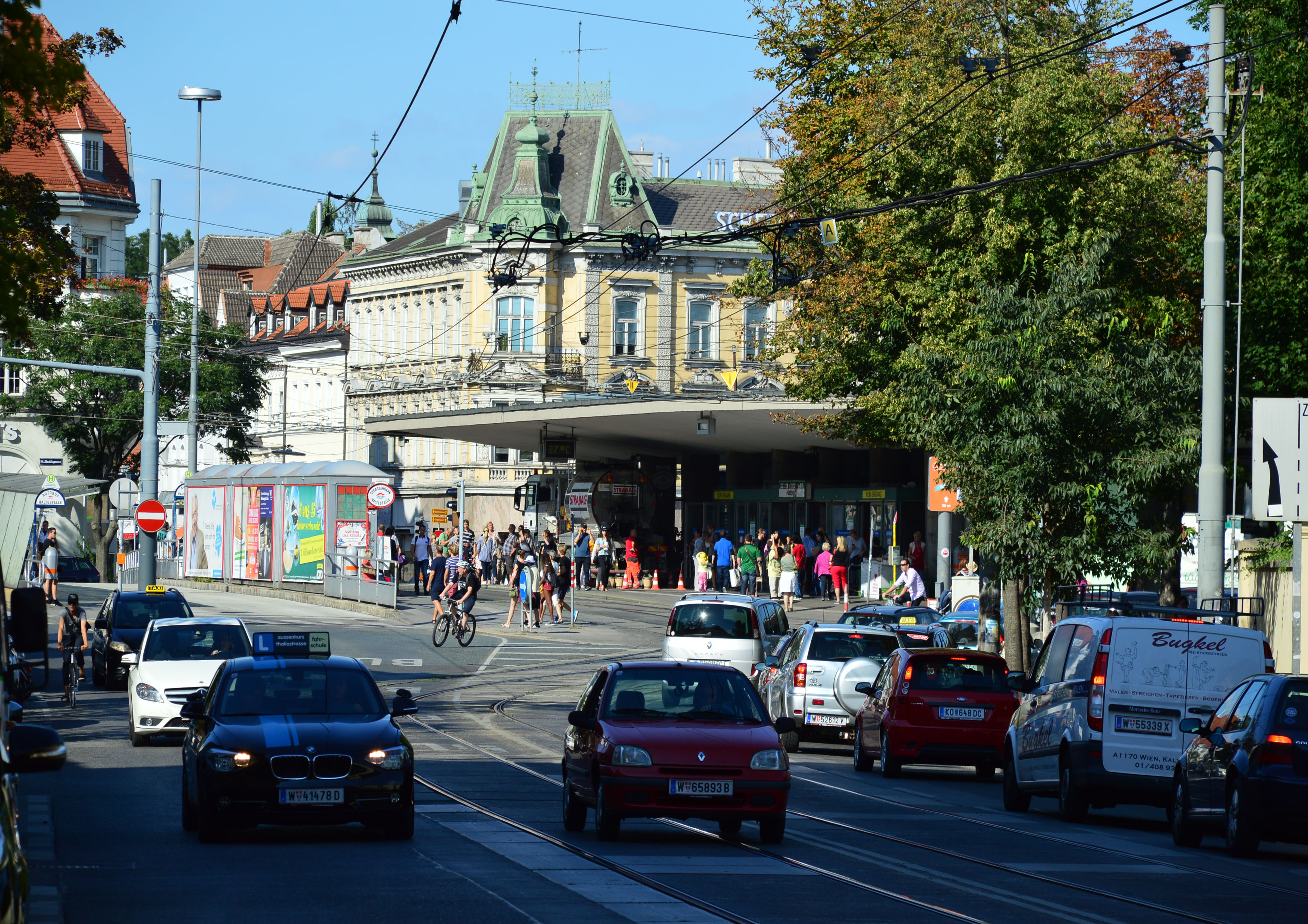 Straßenverkehr in Wien.