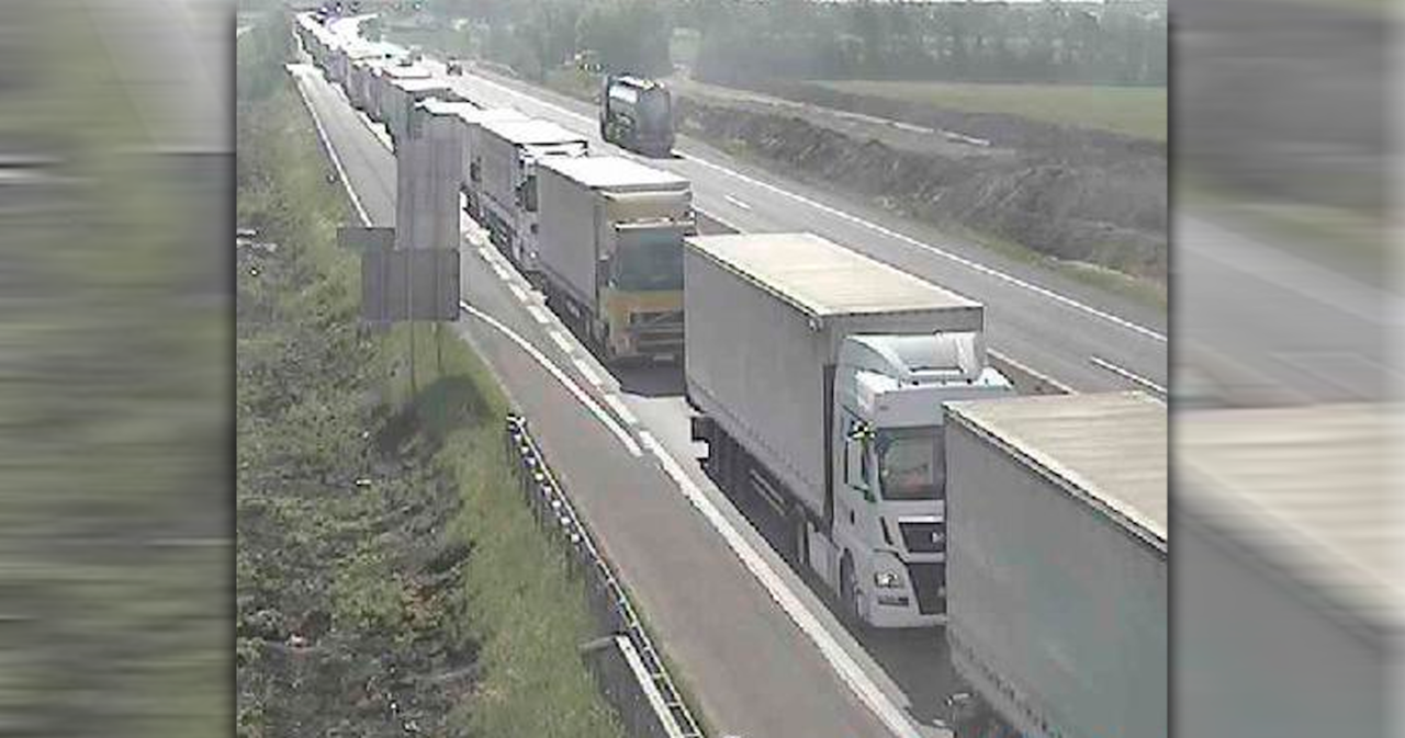 Heute.at - Unfall sorgt für 15-Kilometer-Stau auf A4 Richtung Wien