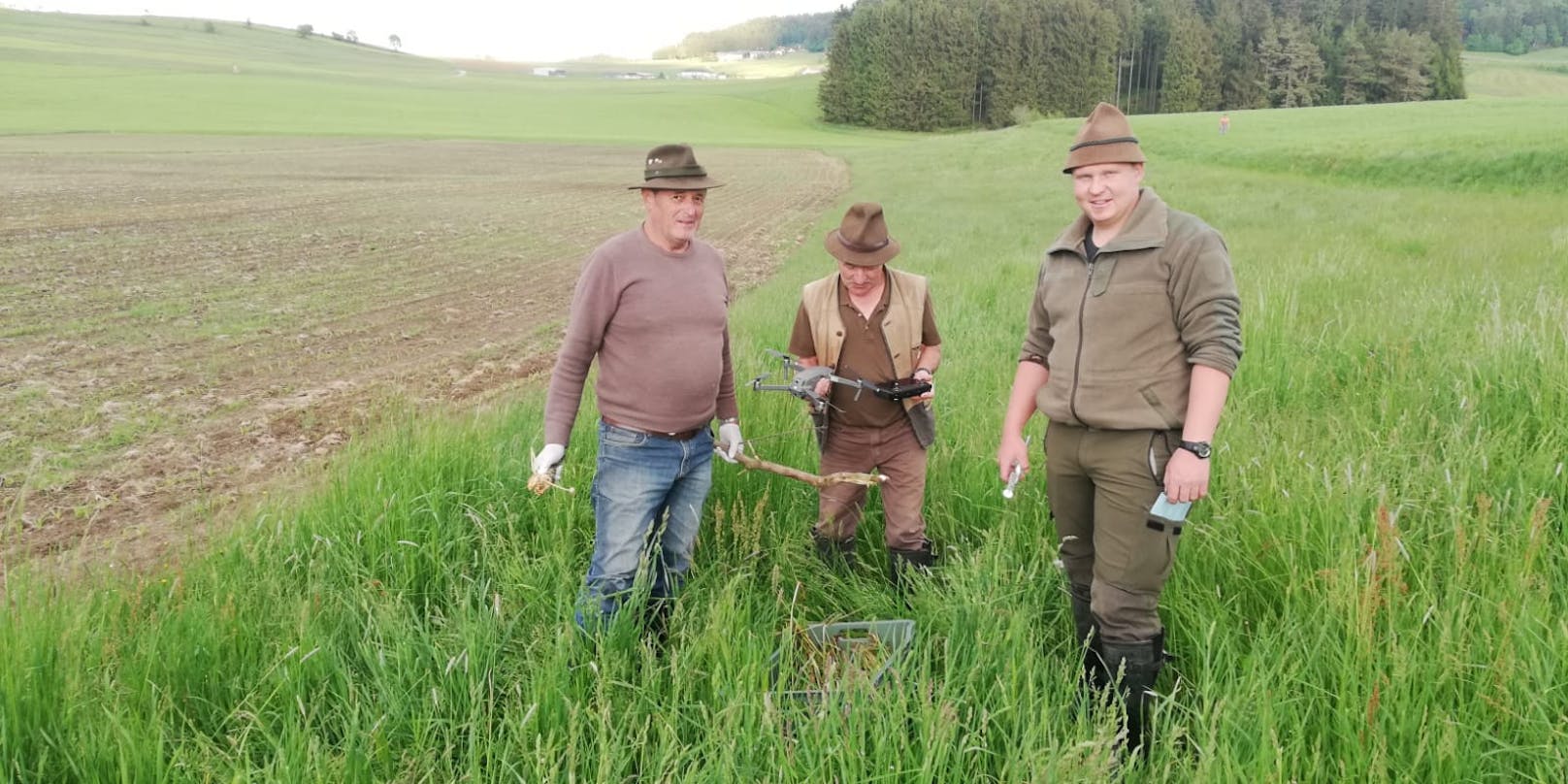 Die Jägerschaft Nebelberg macht es vor - die Drohne kann Rehen das Leben retten.