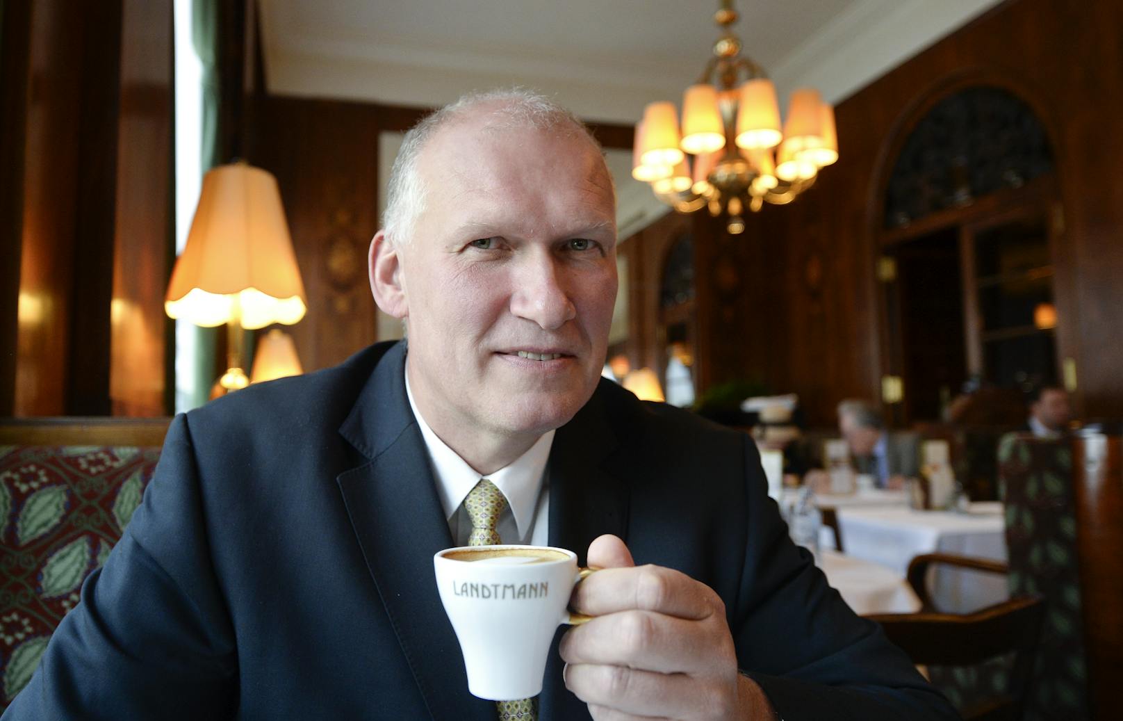 Berndt Querfeld, Chef des Café Landtmann.