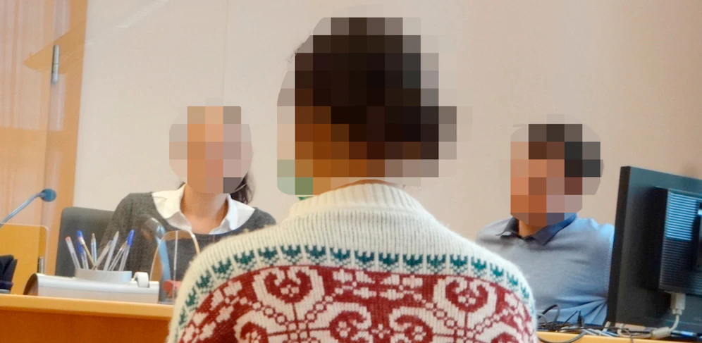 Schülerin als Angeklagte vor Gericht