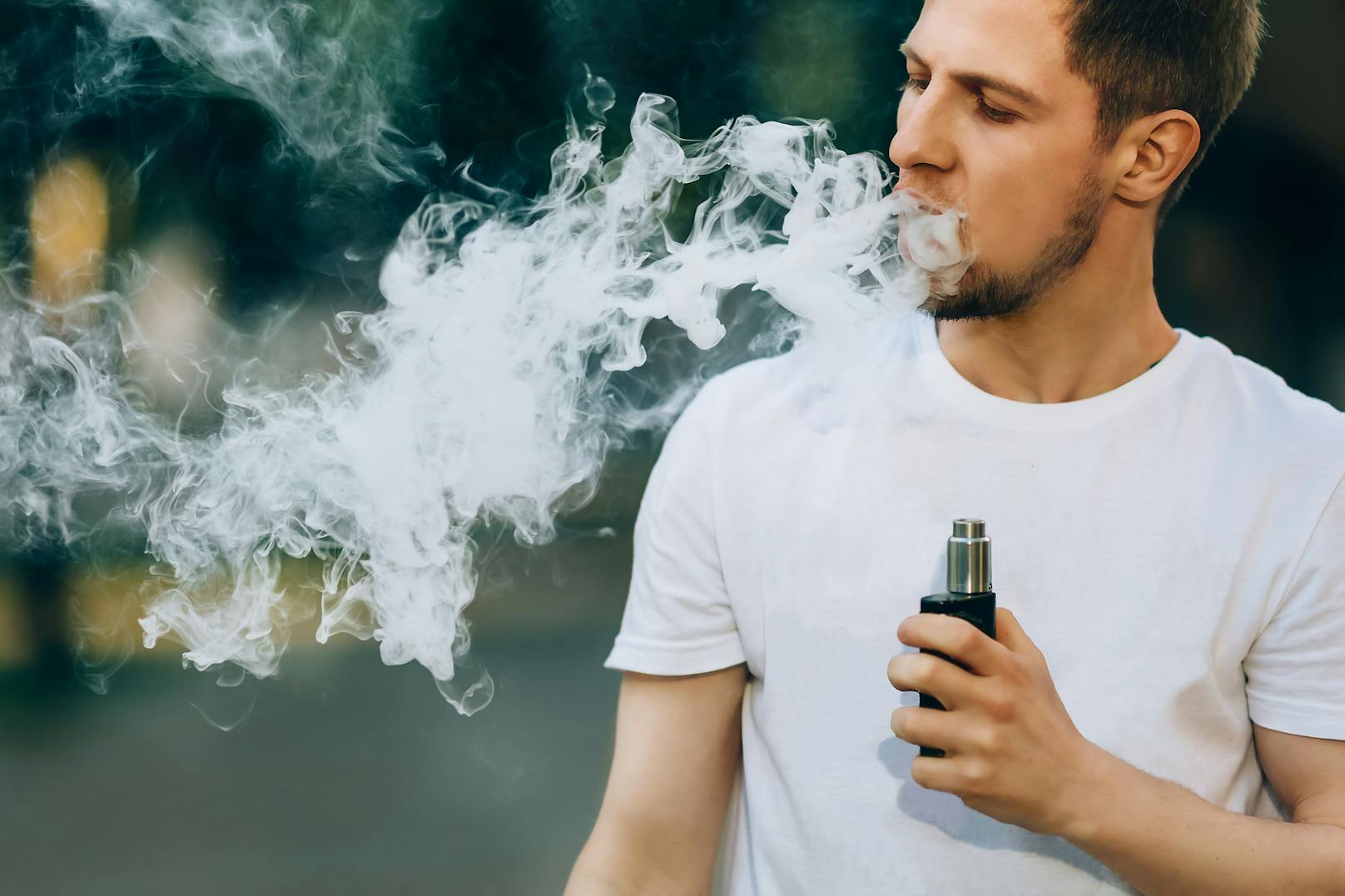 Laut den Wissenschaftlern zeigt die im "Journal of the American College of Cardiology" erschienene Studie deutlich, dass E-Zigis keine sichere Alternative zum Tabakrauchen sind. Konkret habe sich gezeigt, dass die Liquids Veränderungen bewirken,…