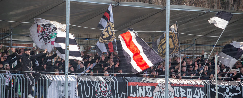 Die Fans des LASK kritisieren die Klub-Bosse.