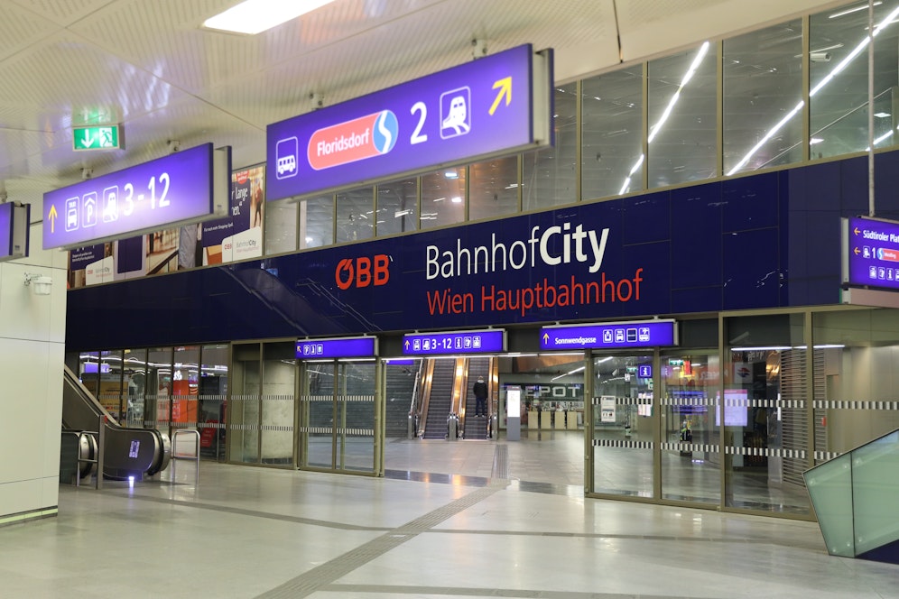 In einem Railjet fuhr der Mann nach Tirol.