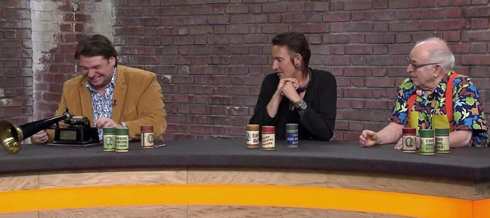 Autsch! Noch bevor die Verhandlung losging, war ein Teil des Gegenstands kaputt.