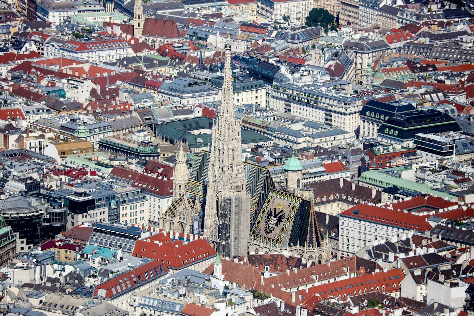 Die City mit dem Stephansdom in der Mitte: Wien gilt in Deutschland nun als Risikogebiet.