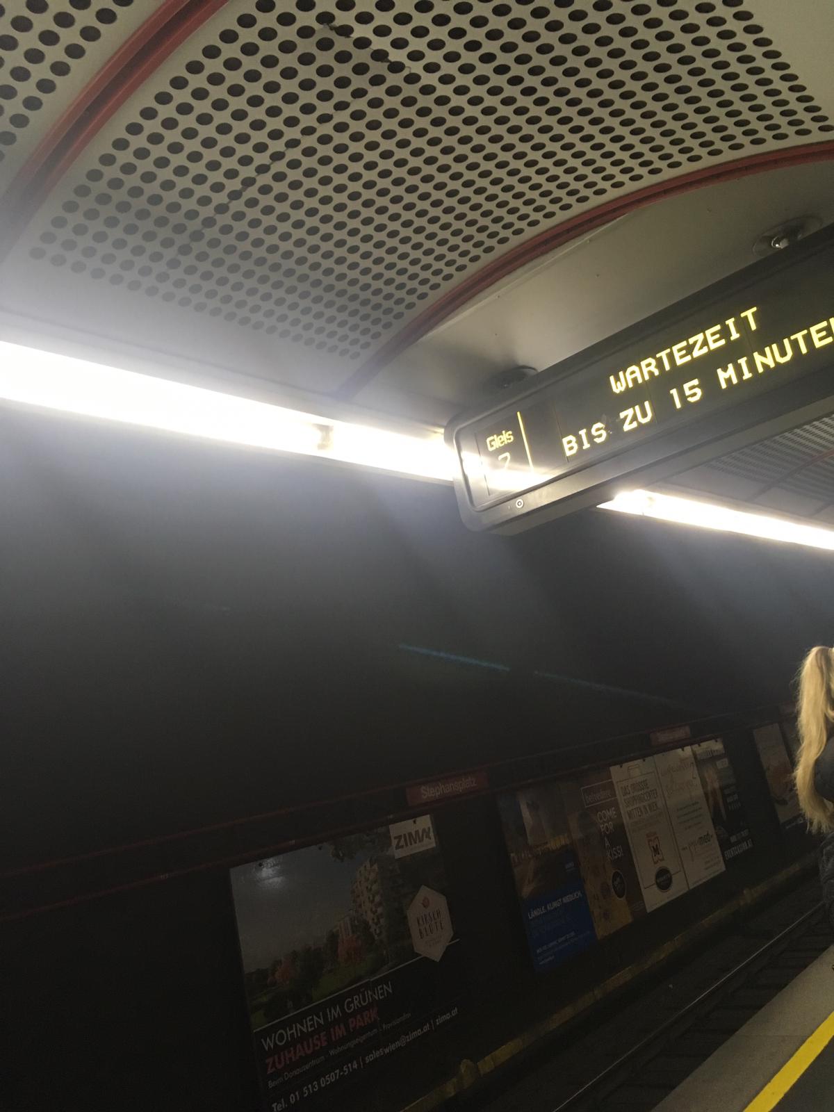 Die Wartezeit betrug um die 15 Minuten.