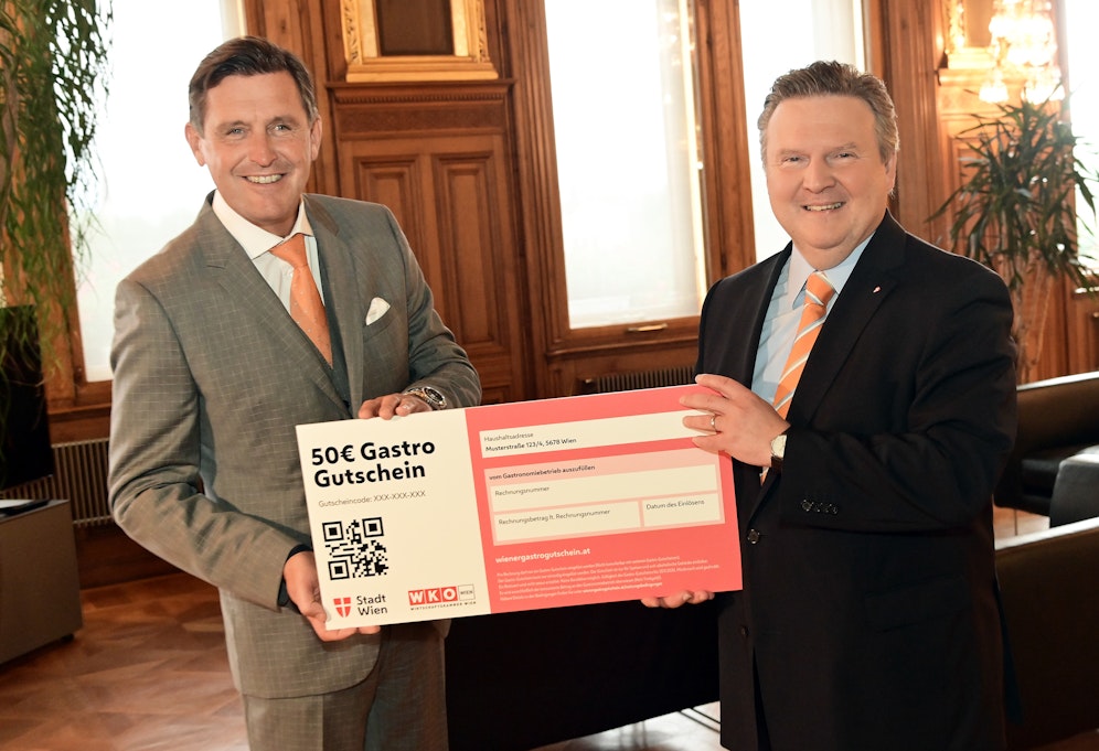 Wirtschaftsstadtrat Peter Hanke (li.) und Bürgermeister Michael Ludwig (beide SPÖ) präsentieren den 