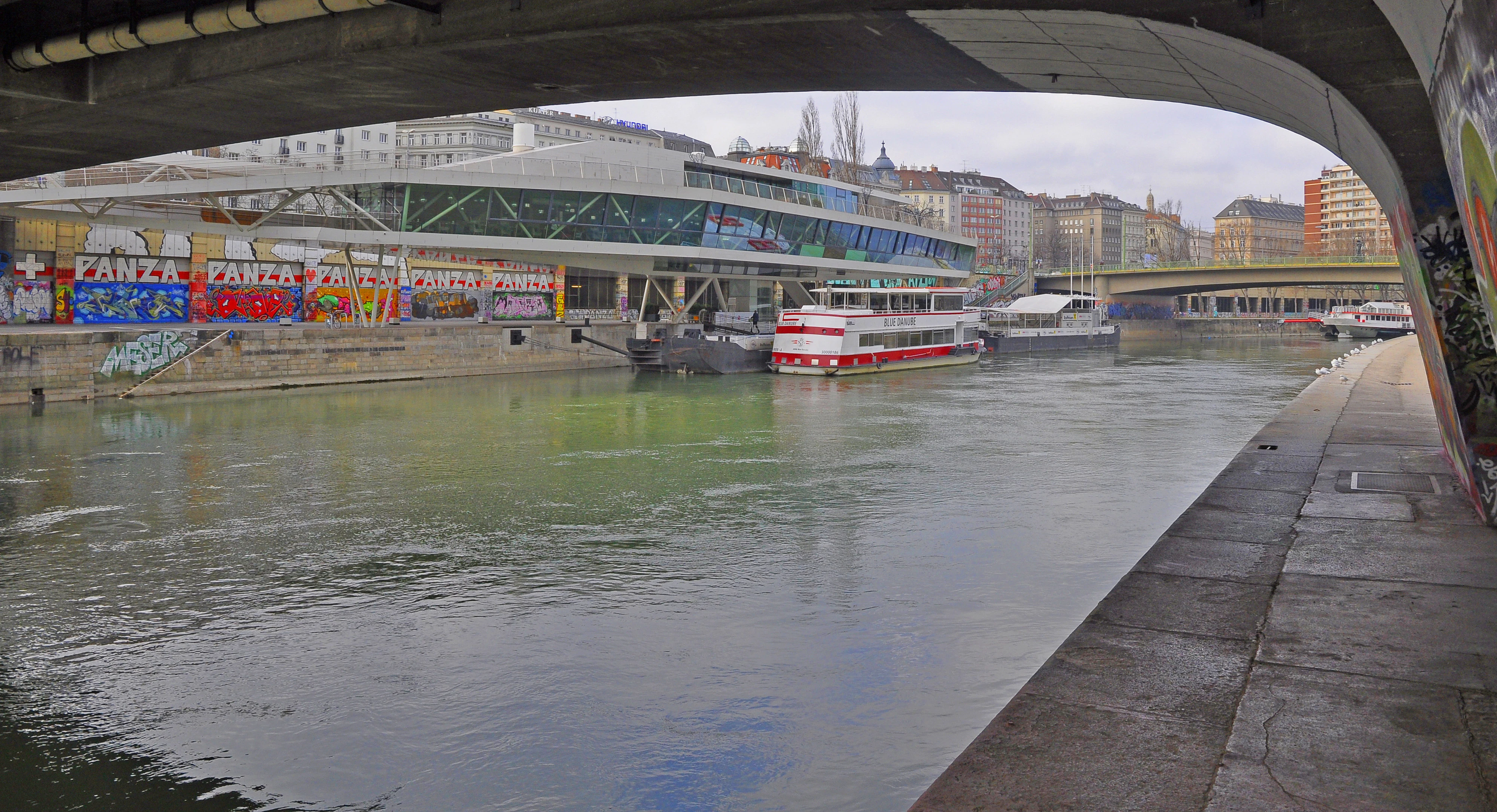 Blick unterhalb der Schwedenbrücke Richtung Franz-Josefs-Kai