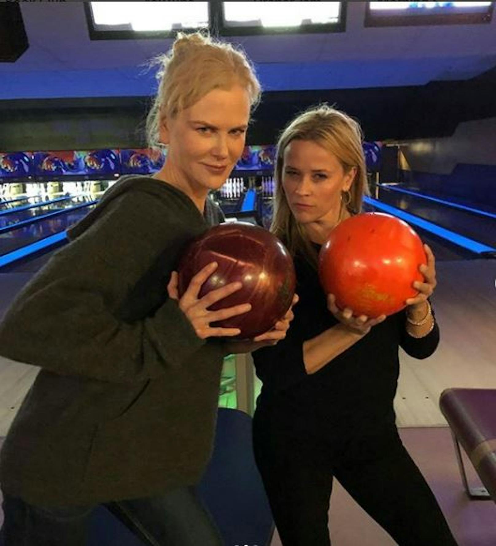 21.6.2020: Schauspielerin <strong>Reese Witherspoon</strong> gratuliert ihrer besten Freundin und Kollegin <strong>Nicole Kidman</strong>&nbsp;(li.) zum Geburtstag. "Ich hab so ein Glück, dich in meinem Leben zu haben", schreibt sie ihrem "Big Little Lies"-Co-Star unter ein gemeinsames Bowling-Foto.