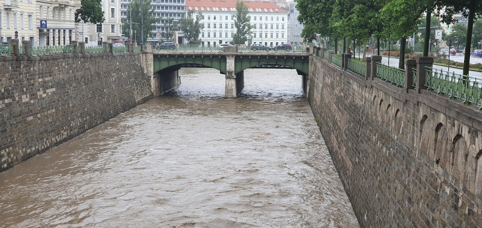 Der Regen sorgt für Hochwasser.