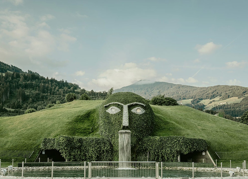 Die Swarovski Kristallwelten in Tirol wurden 1995 anlässlich des hundertjährigen Firmenjubiläums eröffnet.
