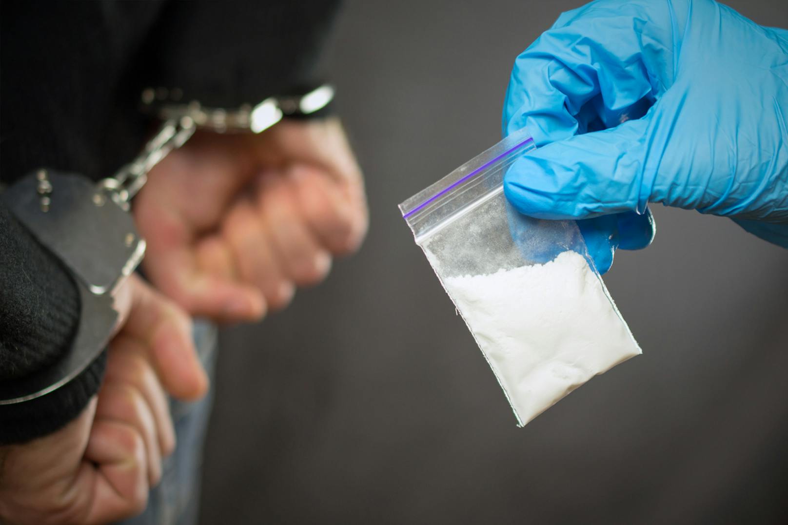 Polizeibeamte nehmen zwei Heroin-Dealer aus Wien fest