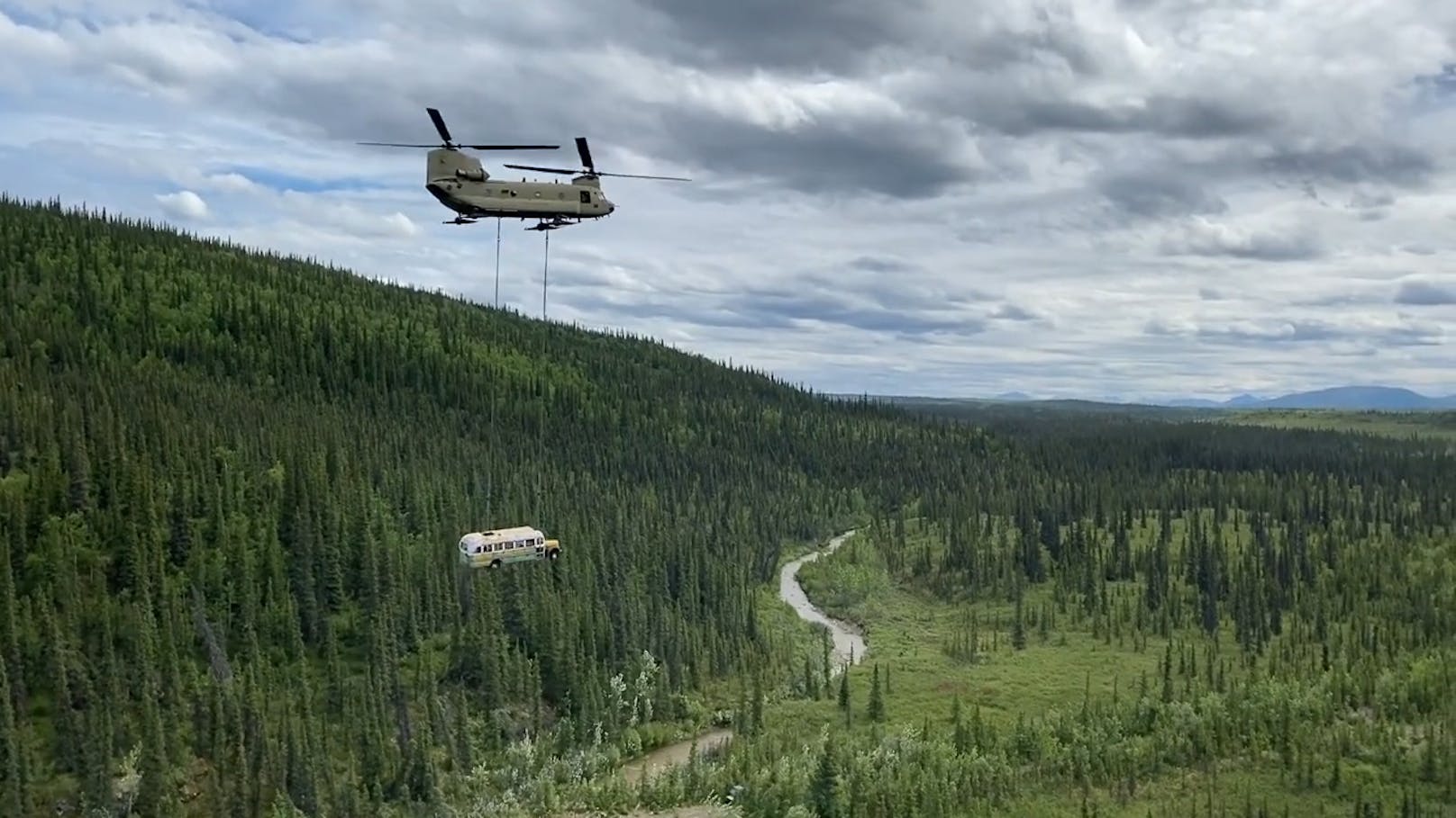 Zur Sicherheit: Der "Magic Bus" wurde aus einem Natoinalpark in Alaska geborgen.