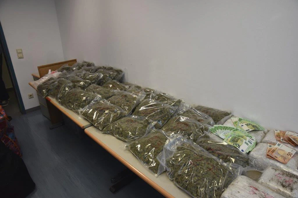 111 Kilo Marihuana wurden sichergestellt, rund 500 Kilo sollen verkauft worden sein.