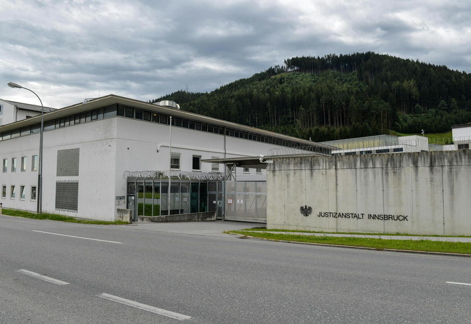 Der Taxi-Fahrgast wurde in die Justizanstalt Innsbruck gebracht.