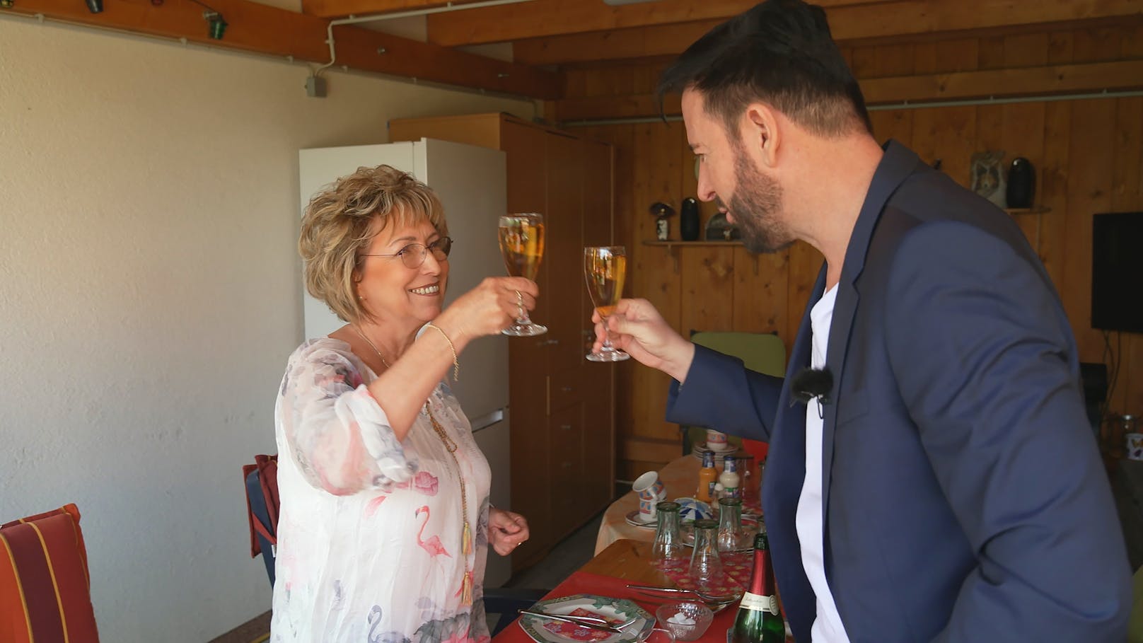 Ein Glas geht noch, dabei hat der Wendler schon einen ordentlichen Damenspitz.