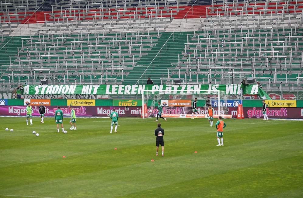 Nach dem frauenfeindlichen Spruchband leitet die Bundesliga ein Verfahren ein. 