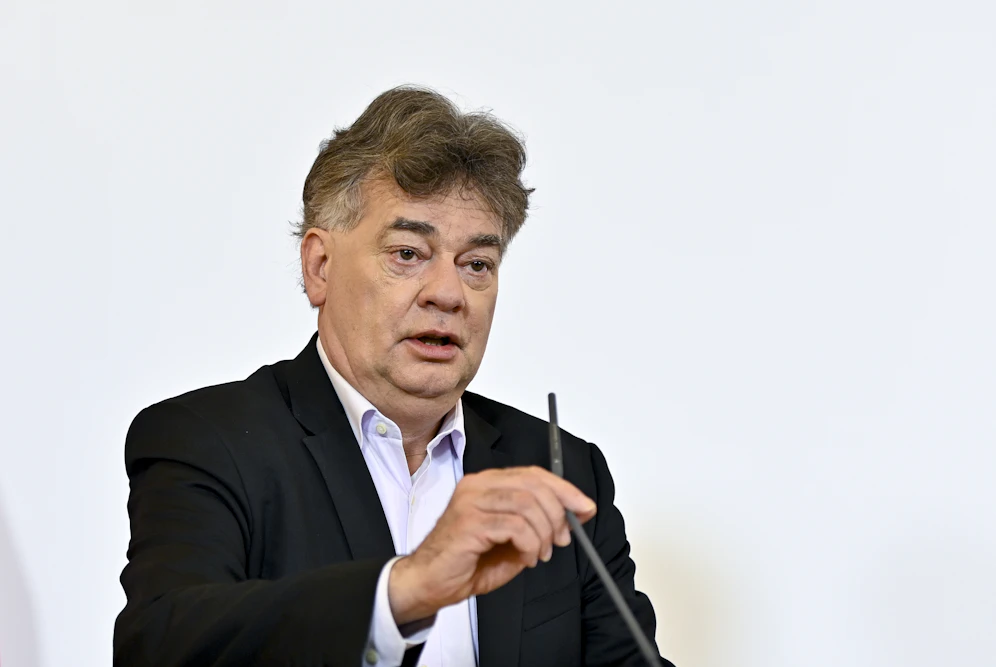 Werner Kogler kündigt das Ende der Geisterspiele ab dem 1. September an. 