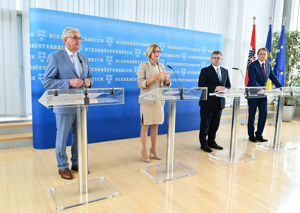 NÖ Gemeindebund-Präsident Alfred Riedl, Landeshauptfrau Johanna Mikl-Leitner, Finanz-Landesrat Ludwig Schleritzko und NÖ Städtebund-Vorsitzender Matthias Stadler (v.l.n.r.)