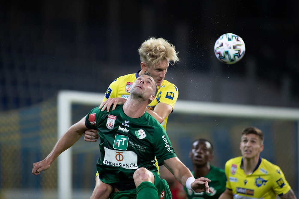 Stefan Maierhofen gegen Christoph Klarer. 