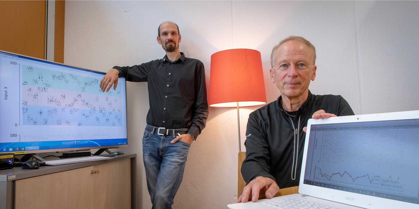 Die TU Graz-Informatiker Robert Legenstein und Wolfgang Maass arbeiten mit anderen Forschenden daran, AI einen großen Schritt weiter zu bringen. 