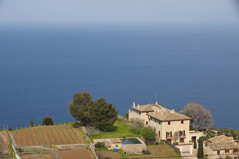 Der Mann log den Frauen vor, er sei ein Finca-Besitzer auf Mallorca, ein anderes Mal war er wieder ein Modedesigner.
