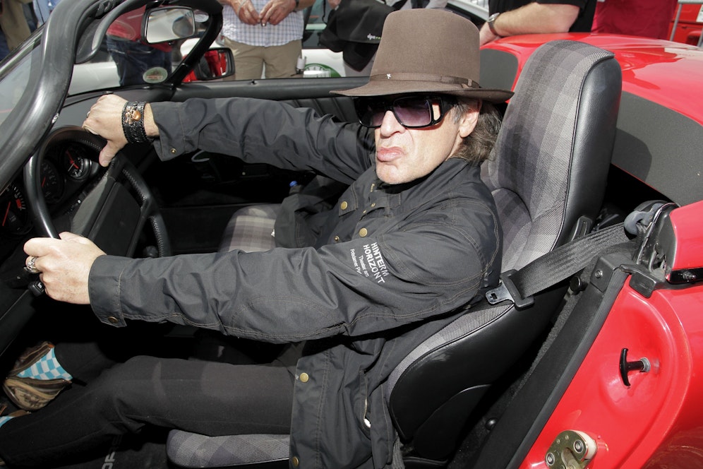 Udo Lindenberg in einem Porsche. Hier aber ein etwas älteres Modell.
