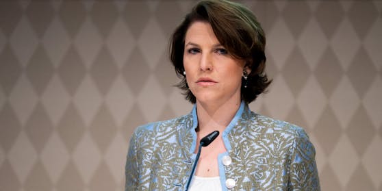 Karoline Edtstadler (ÖVP), Ministerin für EU und Verfassung, bei der Grundsteinlegung für das Shoah-Gedenkstätte