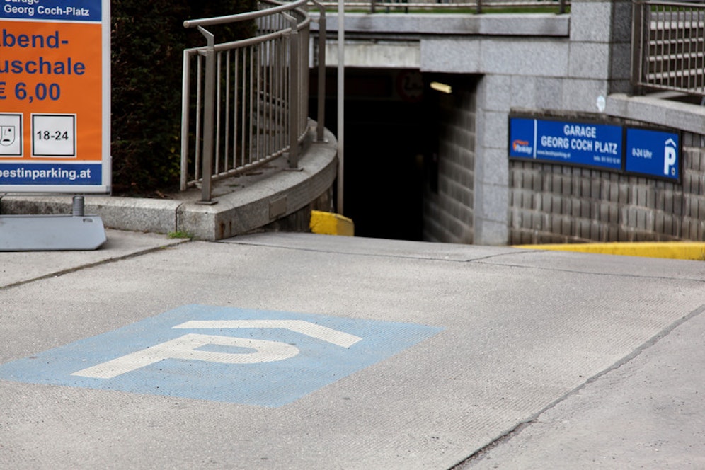 Parkplätze in der Wiener Innenstadt sind rar und dementsprechend teuer. Bis zu 275 Euro werden pro Monat fällig, zeigt eine aktuelle Analyse.