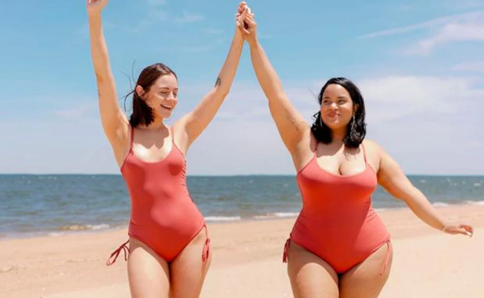 Denise Mercedes und Maria Castellanos zeigen im Partnerlook, dass die Figur keine Rolle spielt.