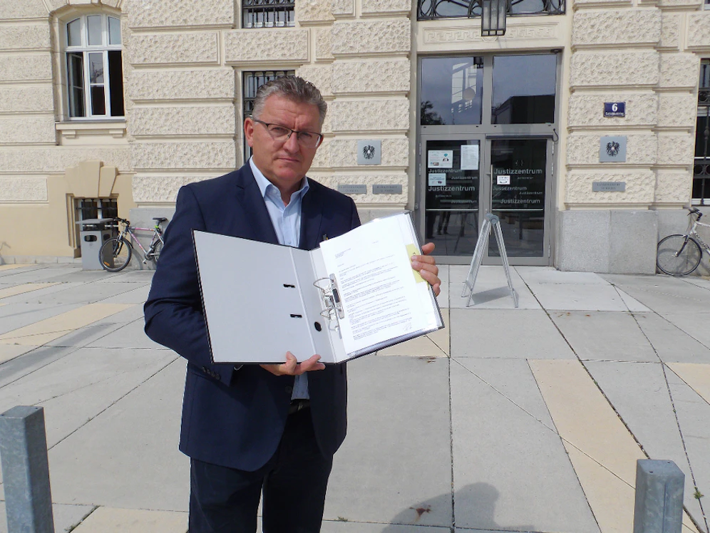 Zika vor dem Landesgericht in St. Pölten