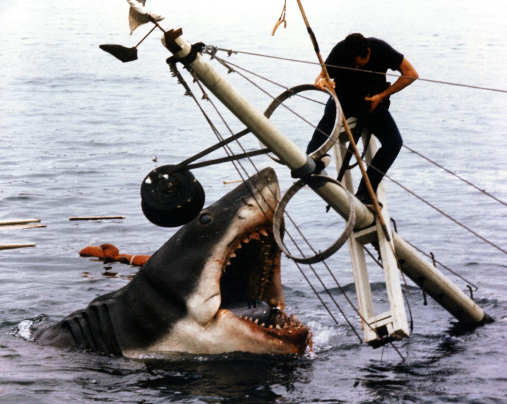 Vor 45 Jahren kämpfte <strong>Roy Scheider</strong> in Spielbergs "Der Weiße Hai" gegen das gefräßige Monster. Auch heute hat der Filmklassiker nichts von seiner Kraft eingebüßt.