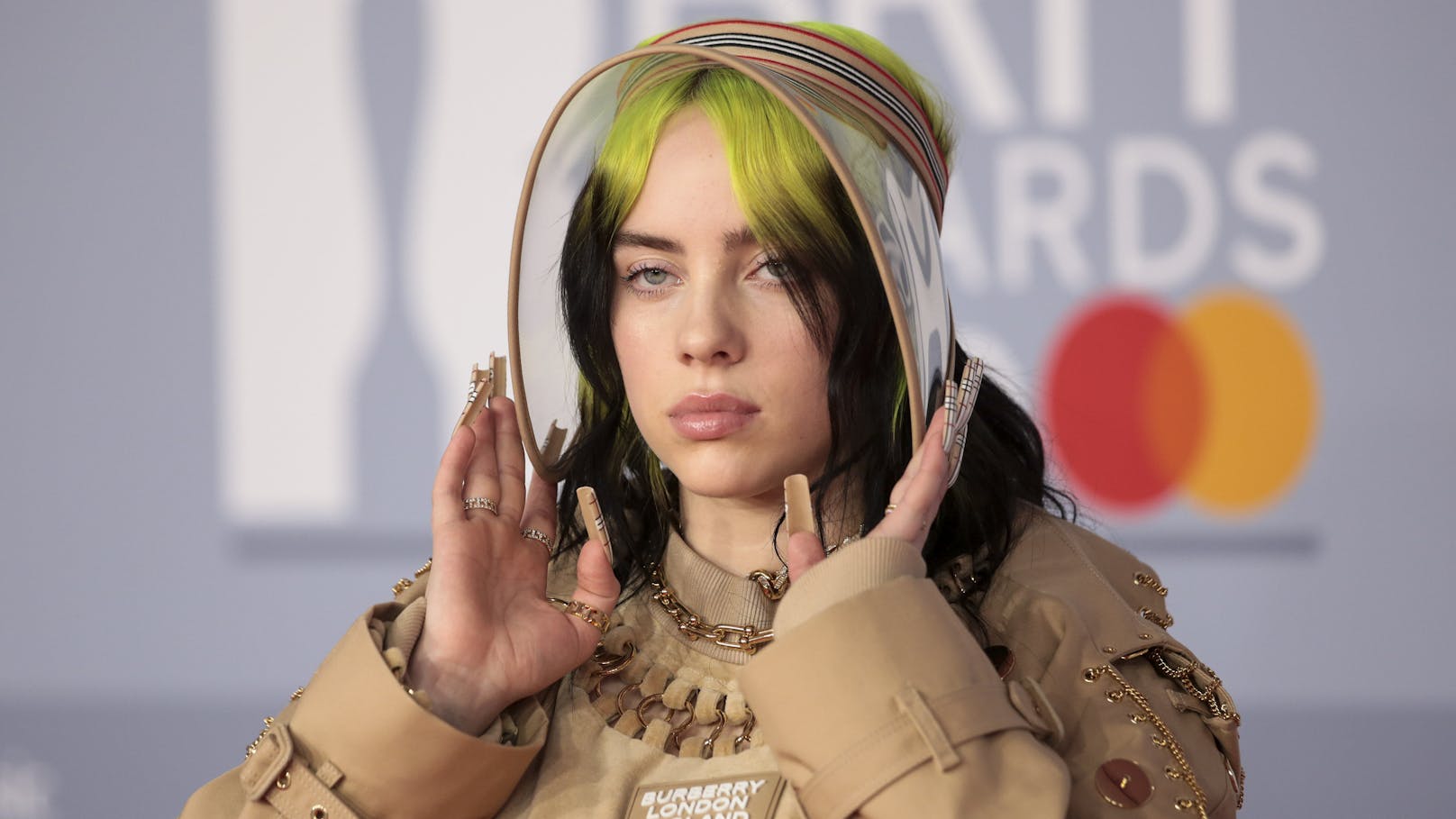 Es handele sich um die "vielleicht wichtigste Wahl unserer Zeit", sagt <strong>Billie Eilish</strong>&nbsp;(22). Es sei einfach nicht darüber nachzudenken oder sich zu sagen, man könne als Einzelperson nichts ändern. "Aber die Wahrheit ist, dass wir alle Veränderungen bewirken können."