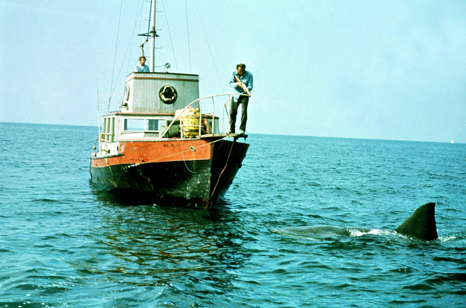 Die Produktion des Films war ein einziger Albtraum. Zunächst für 55 Tage angesetzt, verschlang "Der Weiße Hai" eine Drehzeit von knapp 160 Tagen. Das sorgte sowohl bei Regisseur Steven Spielberg als auch bei den Produzenten für große Bauchschmerzen.