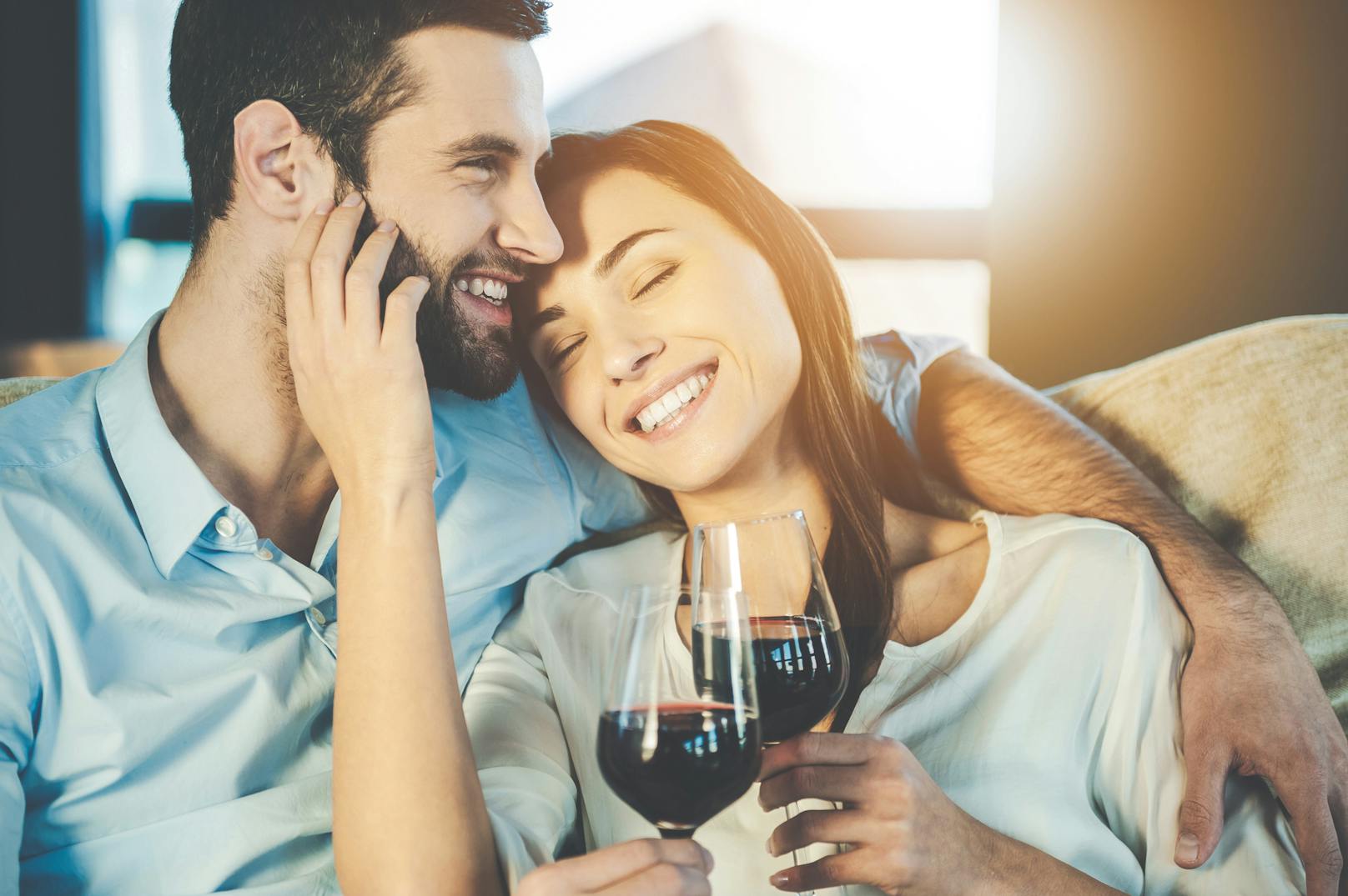 Gemeinsamer (gemäßigter) Alkoholkonsum ist laut einer Studie der Schlüssel zum Liebesglück. 