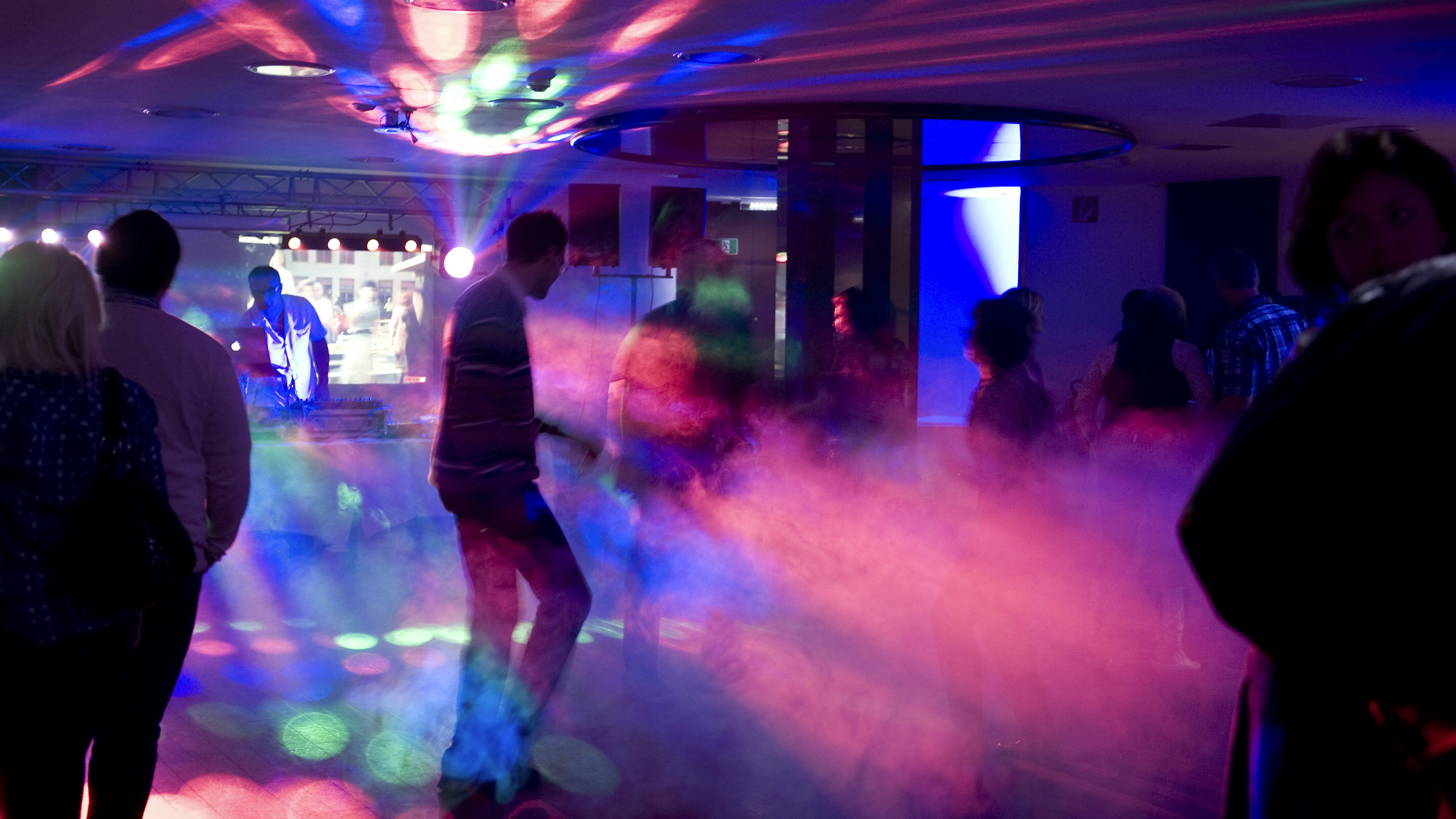 Für die Nachtgastronomie heißt es weiter warten.