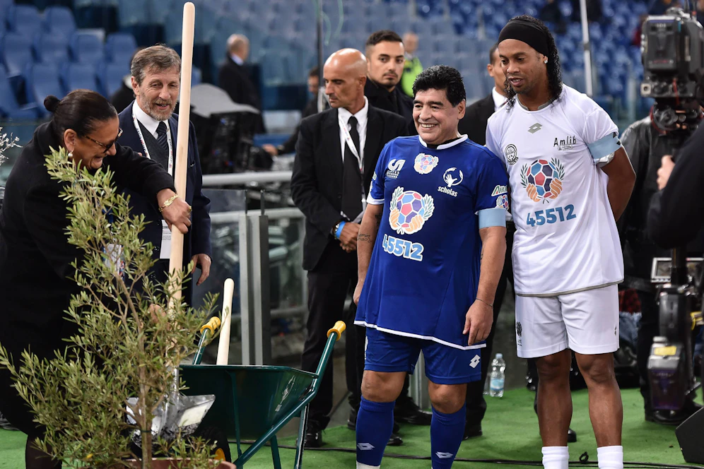 Diego Maradona und Ronaldinho bei einem Benefiz-Kick im Jahr 2016