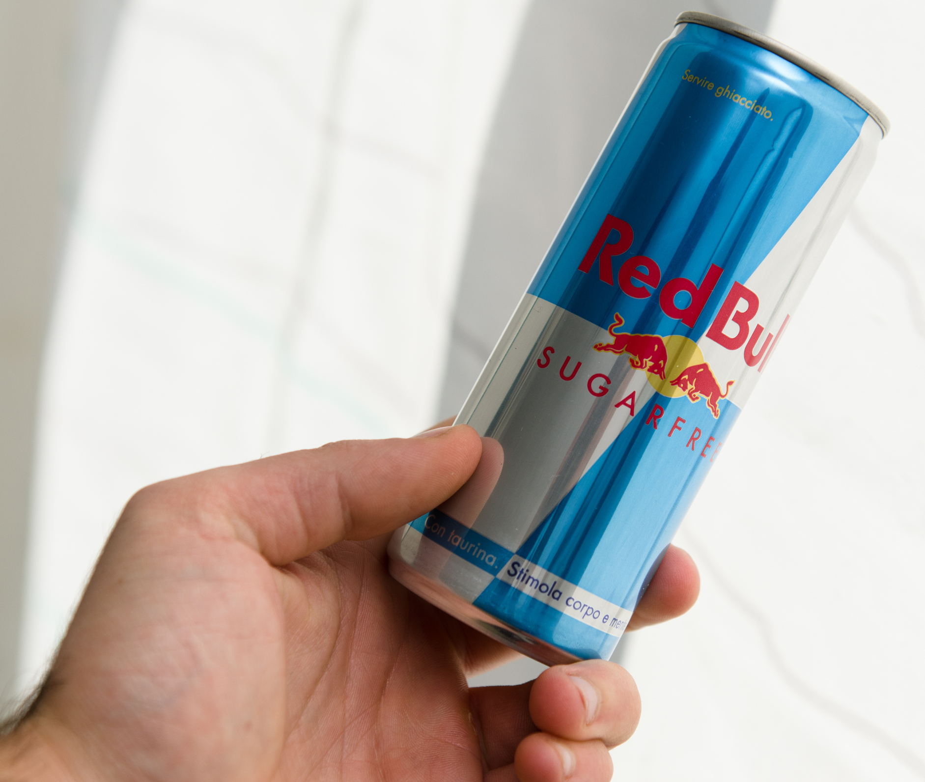 Der Bursch hatte es auf Energydrinks abgesehen.